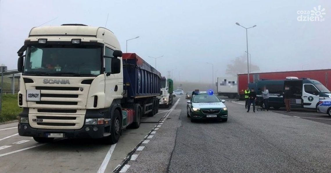 Wzmożone kontrole ciężarówek z odpadami