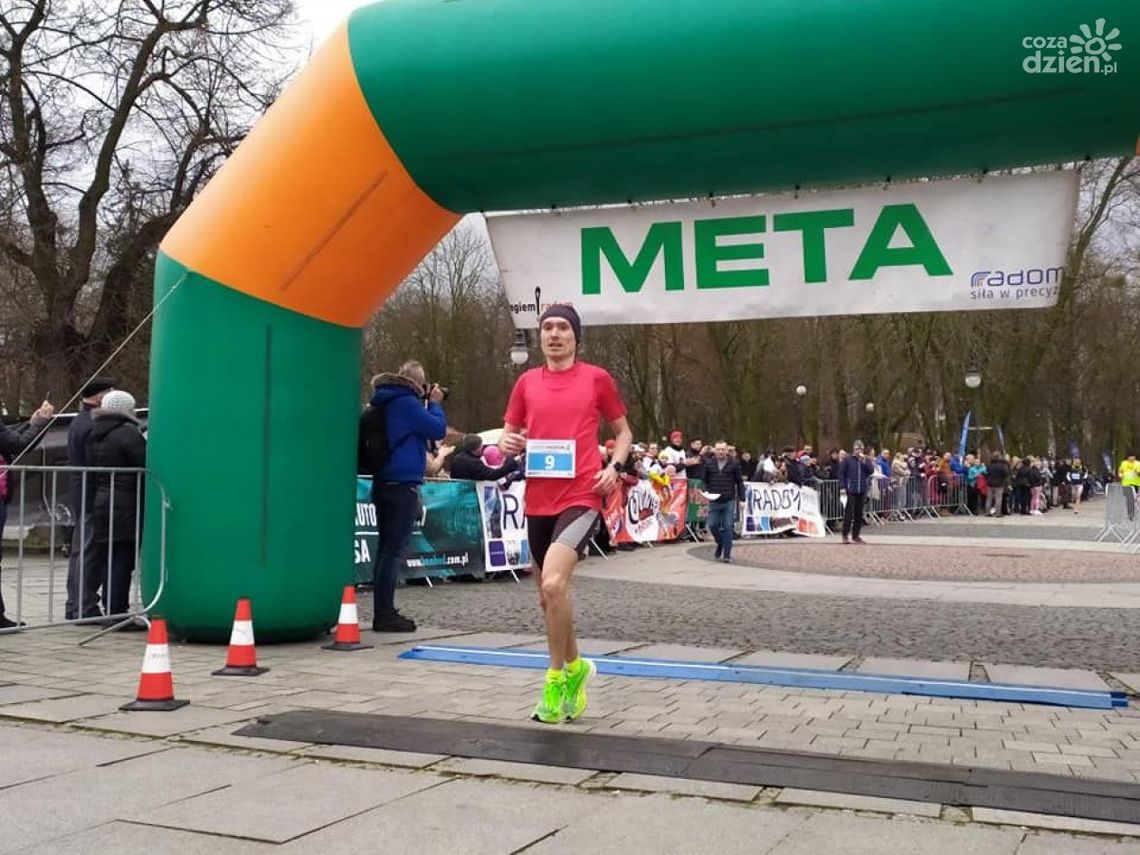 XIII Bieg Kazików przeszedł do historii. Triumfował Artur Kozłowski XIII Bieg Kazików przeszedł do historii. Triumfował Artur Kozłowski