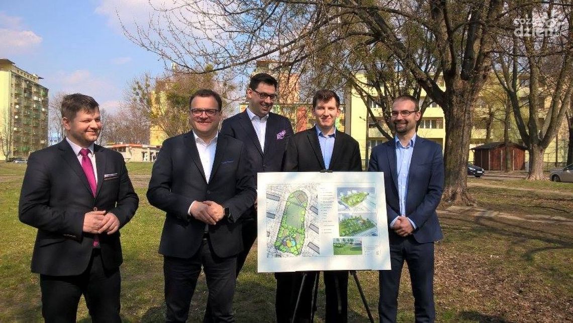 XV-lecie. Zamiast bloku teren zielony i parking