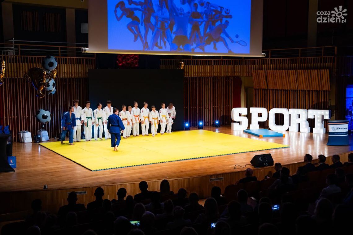 XVI Gala Mistrzów Powiatu Radomskiego. Sportowcy i trenerzy nagrodzeni