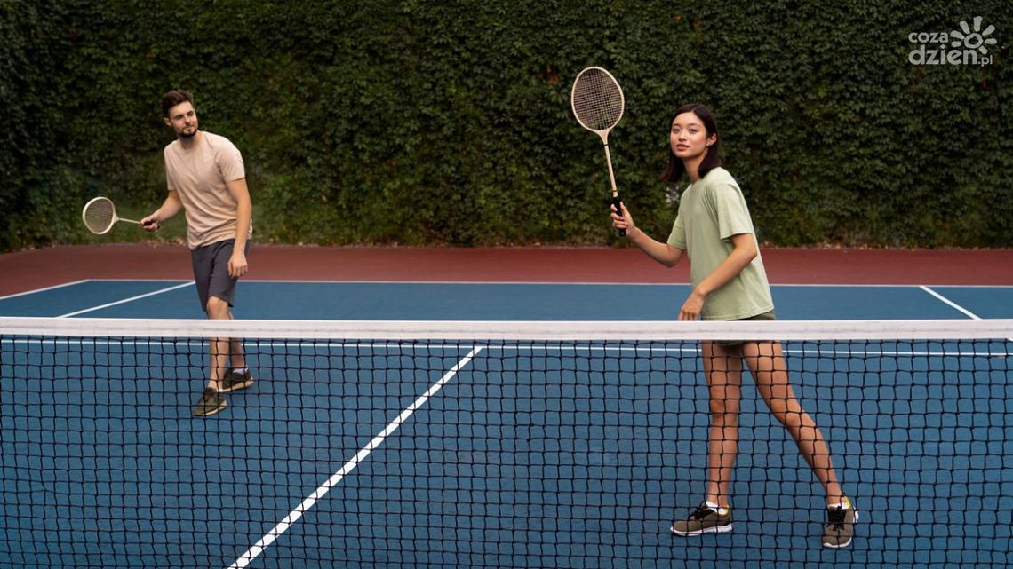Z czego robi się siatki do badmintona? Z czego robi się siatki do badmintona?