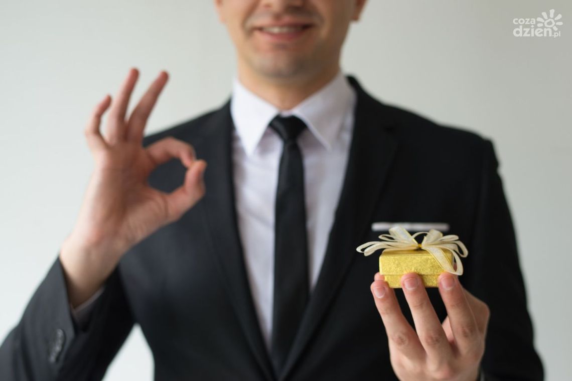 Z jakiej okazji podarować prezent pracownikowi?