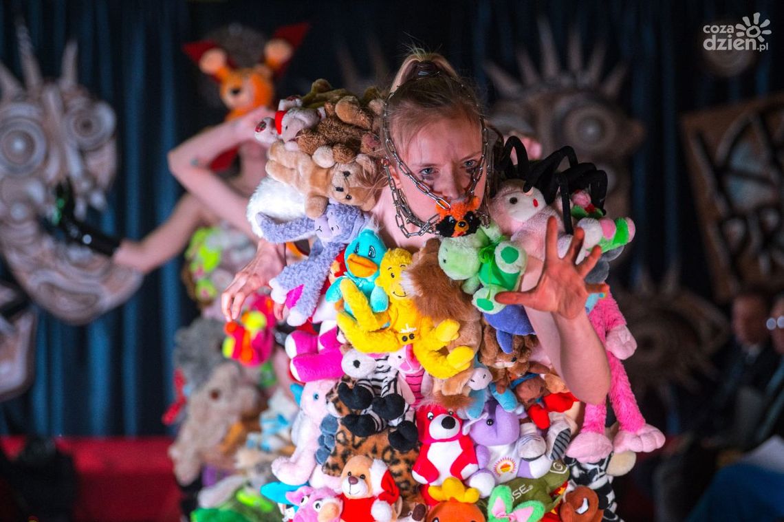 Za nami Kreacje-Prowokacje 2023. Wygrała "Pluszowa klatka" 