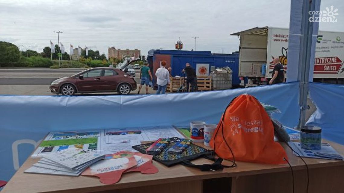 Za nami pierwsza zbiórka makulatury i elektrośmieci Za nami pierwsza zbiórka makulatury i elektrośmieci