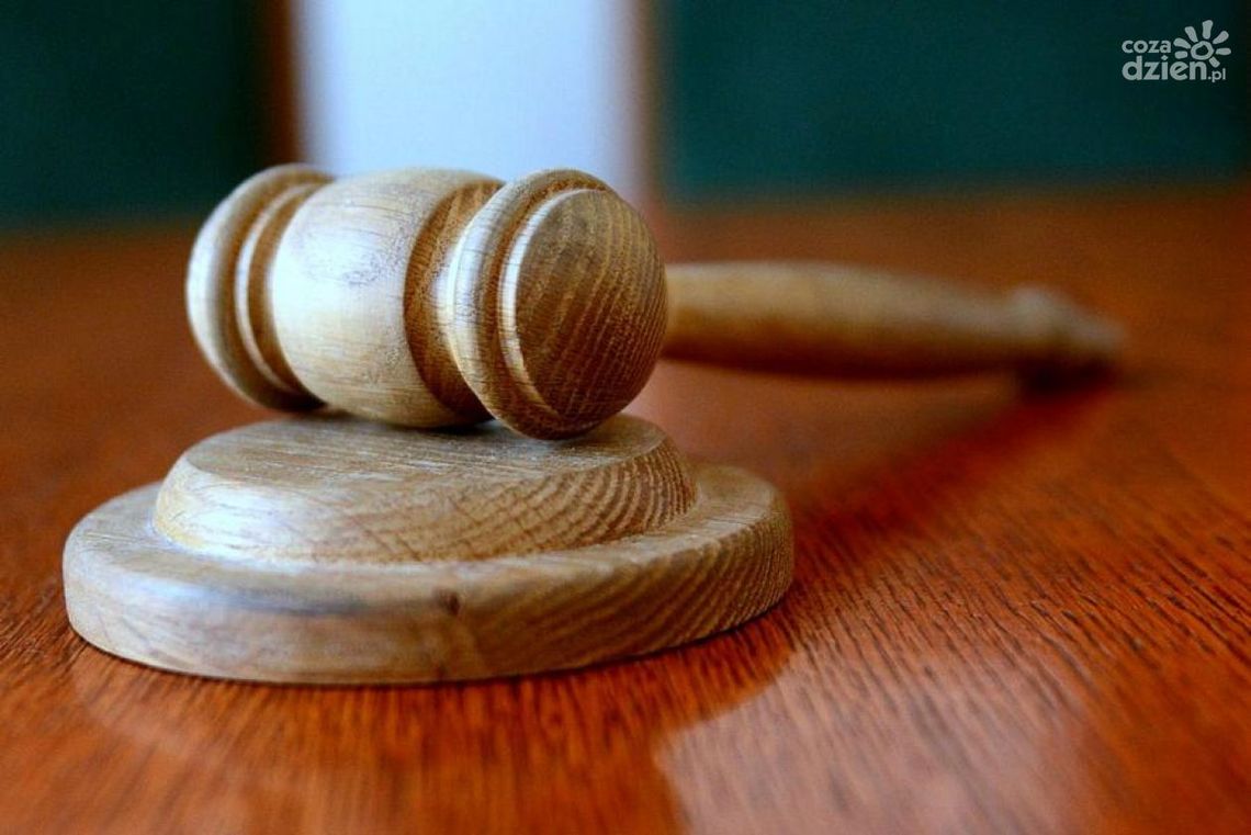 Zabił żonę, ranił syna. Oskarżyciel chce umorzyć śledztwo