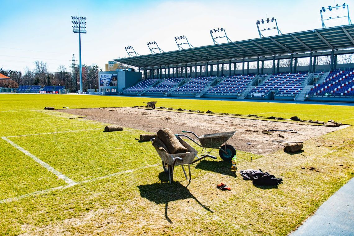 Zaczął się remont murawy na stadionie przy Narutowicza Zaczął się remont murawy na stadionie przy Narutowicza