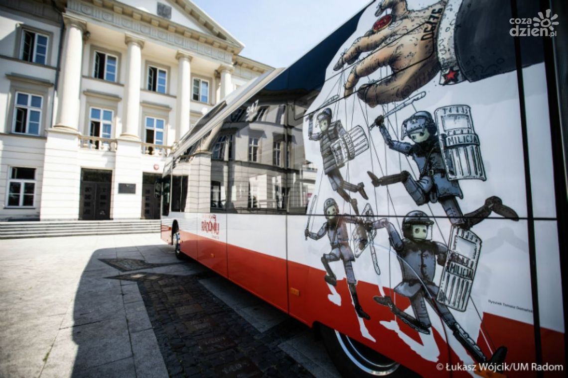 „Zaczęło się w Radomiu” na autobusie komunikacji miejskiej „Zaczęło się w Radomiu” na autobusie komunikacji miejskiej
