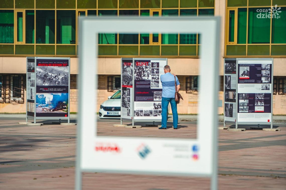 Zaczęło się w Radomiu. Wystawa na placu Jagiellońskim Zaczęło się w Radomiu. Wystawa na placu Jagiellońskim