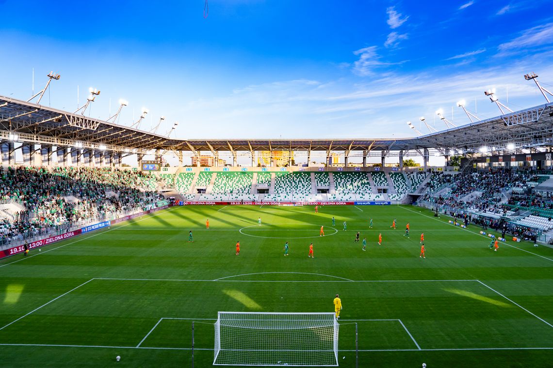 Zadaszenie skończone, trwają ostatnie prace. Stadion przy Struga 63 bliski odbiorów