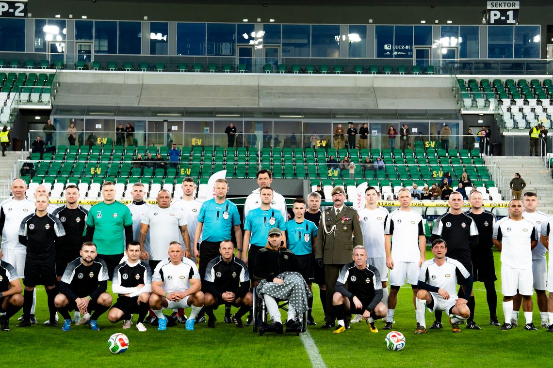 Grali dla Kamila. Mundurowi, sportowcy i gwiazdy w szczytnym celu Grali dla Kamila. Mundurowi, sportowcy i gwiazdy w szczytnym celu