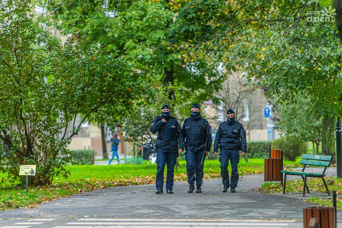 Zakaz przemieszczania się. 10 mandatów na terenie Mazowsza