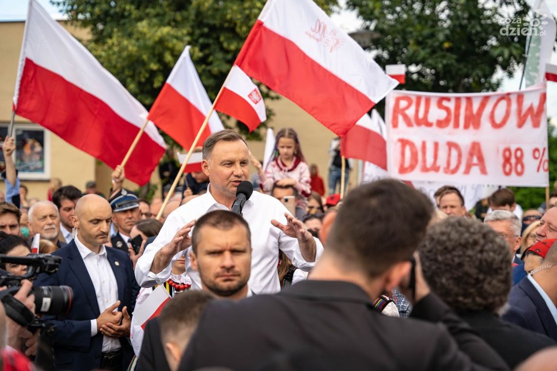 Zakażeni na spotkaniu z prezydentem w Odrzywole. Sanepid apeluje o zgłaszanie się uczestników z objawami. Zakażeni na spotkaniu z prezydentem w Odrzywole. Sanepid apeluje o zgłaszanie się uczestników z objawami.