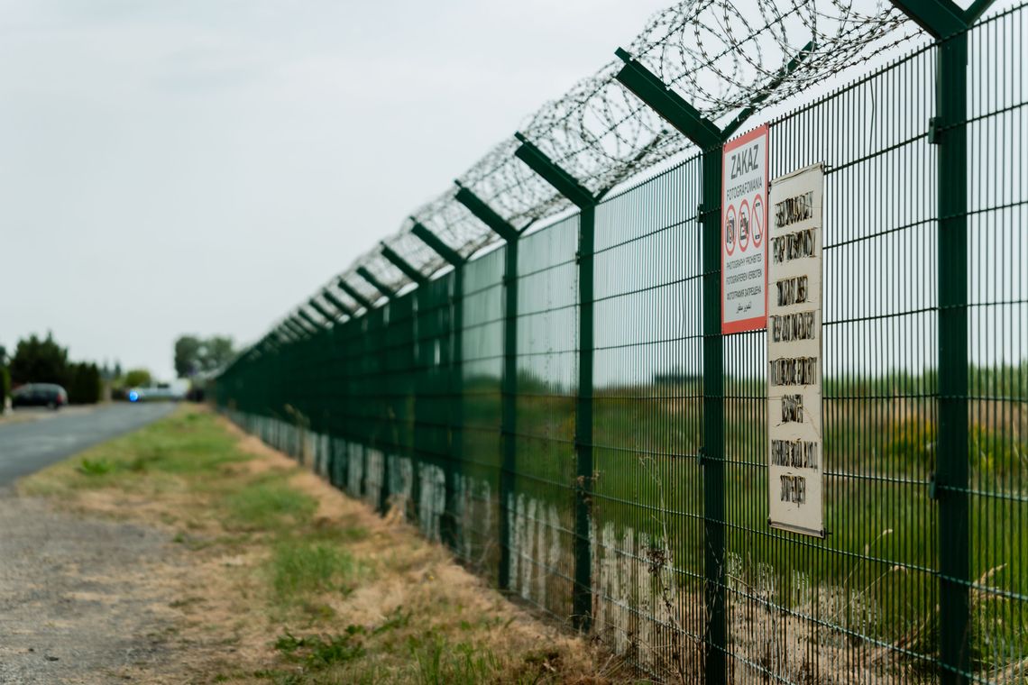 Zakończono oględziny pasa startowego po katastrofie F-16 Zakończono oględziny pasa startowego po katastrofie F-16