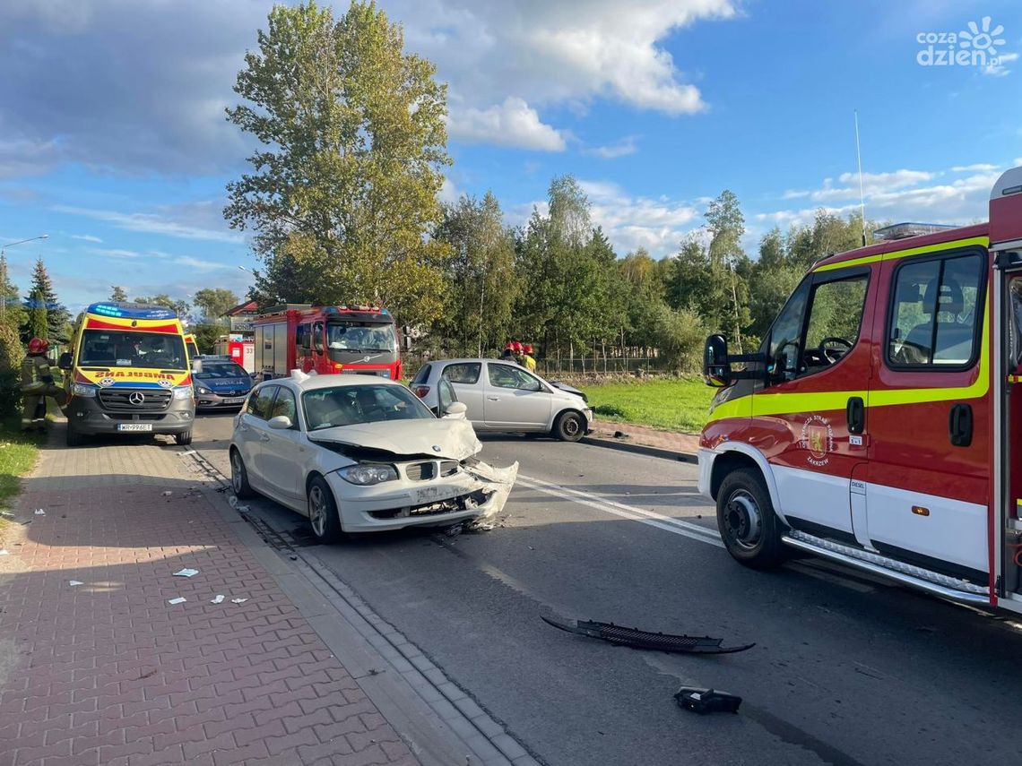 Zakrzew. Zderzenie dwóch osobówek Zakrzew. Zderzenie dwóch osobówek