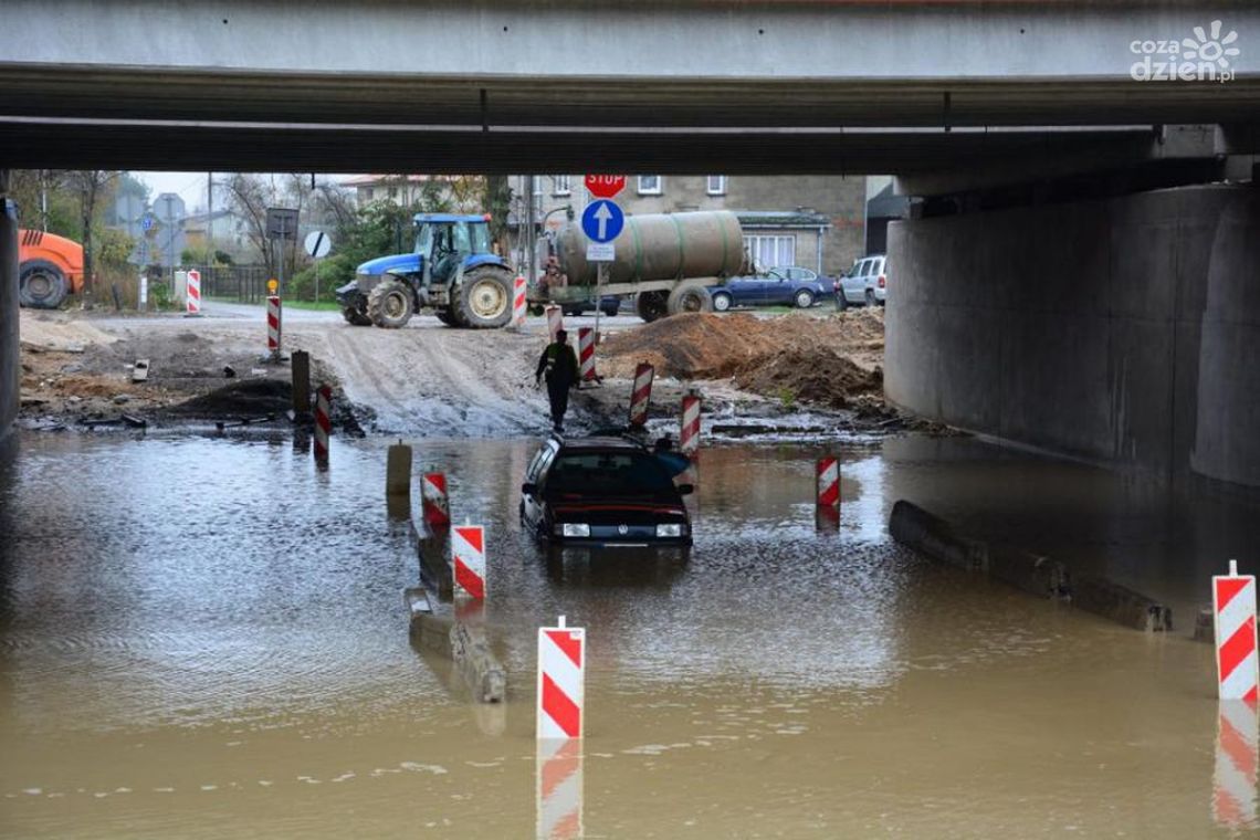 Zalany przejazd. Mieszkańcy zablokują budowę?