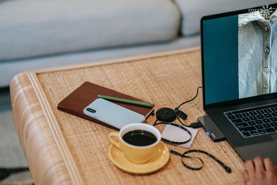 Zalany smartfon - czy da się go uratować?