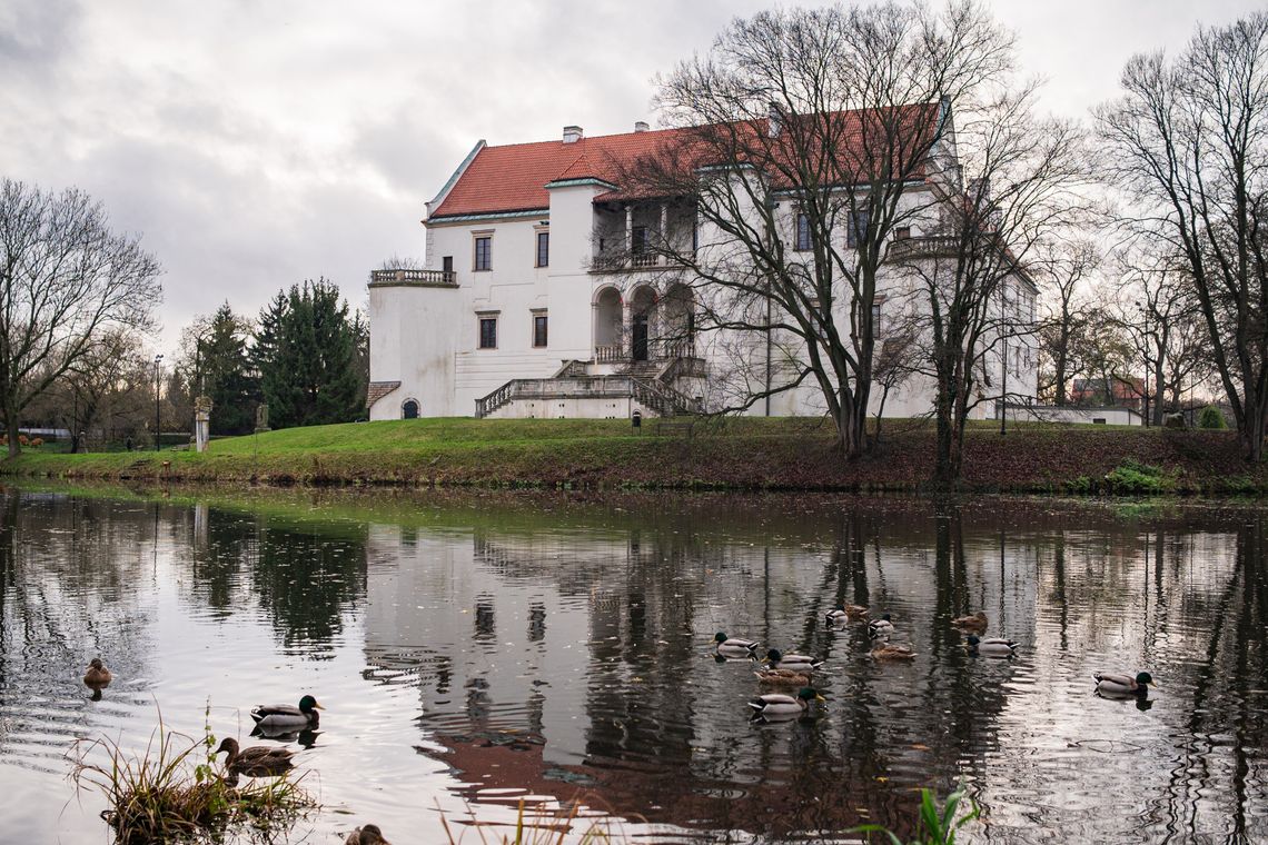 Zamek na wyspie Zamek w Szydłowcu