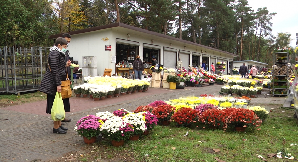 Zamknięte nekropolie. Rusza proces wypłat dla sprzedawców 