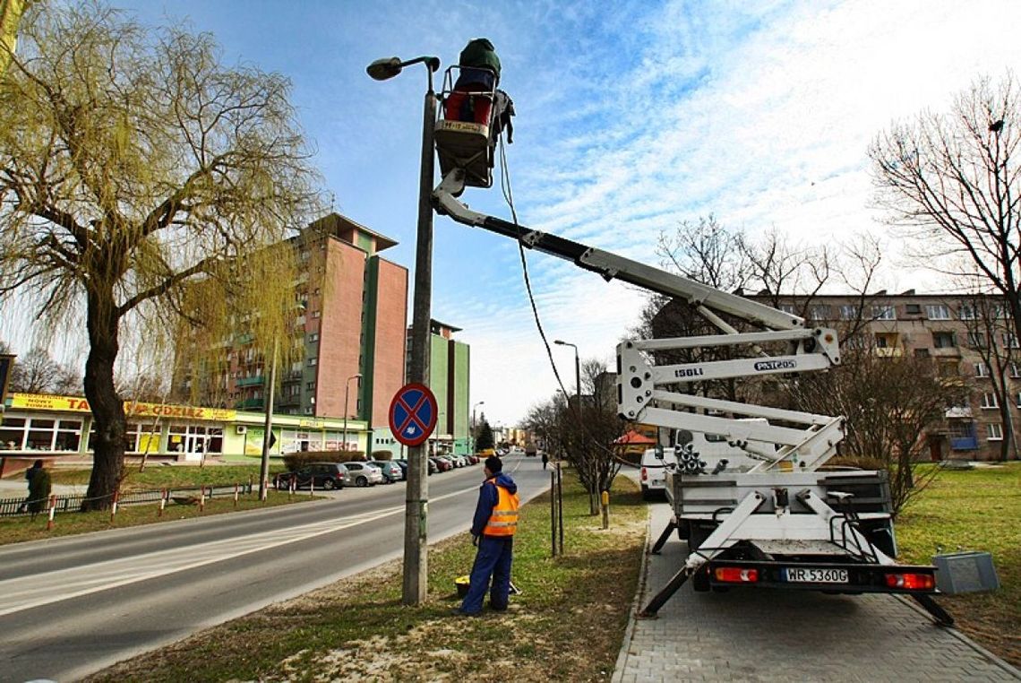 Zamontowali energooszczędne lampy Zamontowali energooszczędne lampy