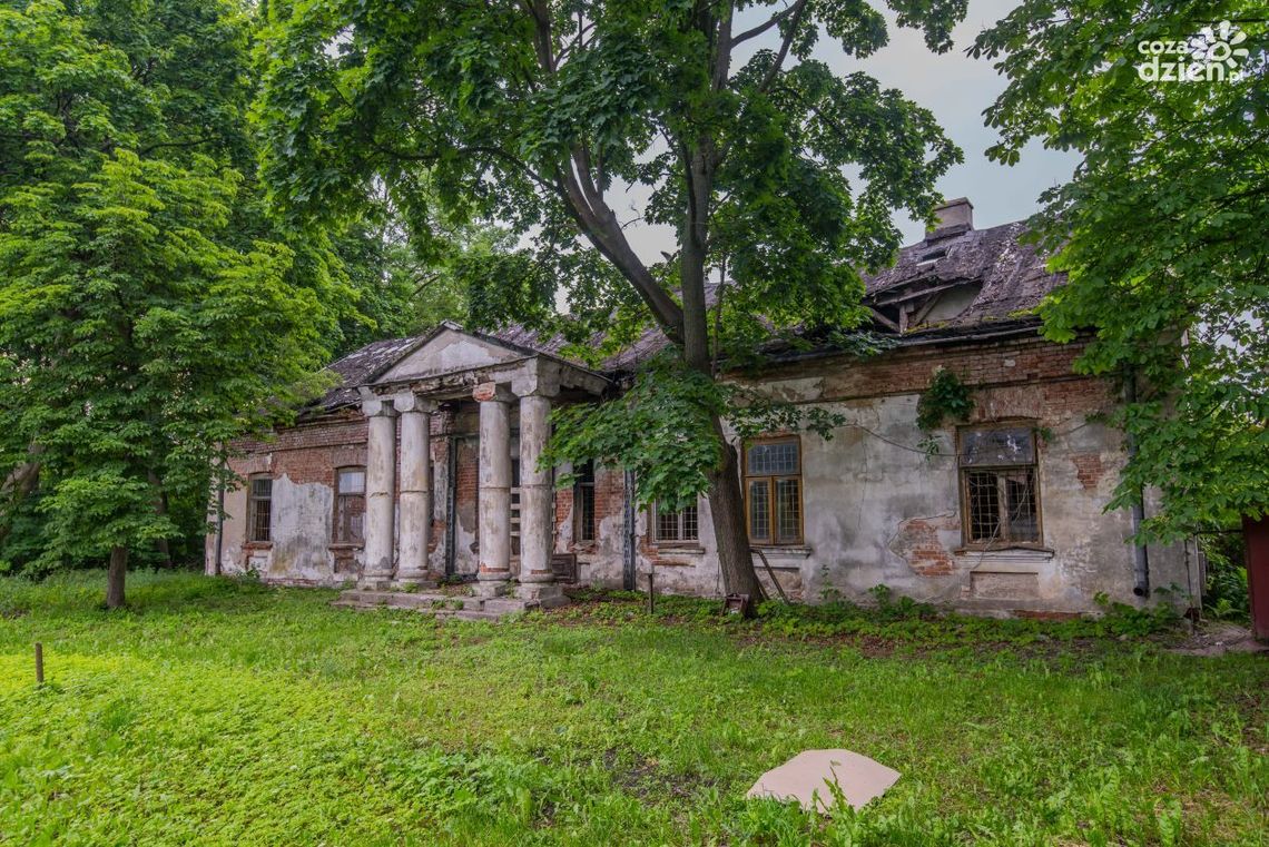 Zapomniane miejsca. Dwór w Milejowicach