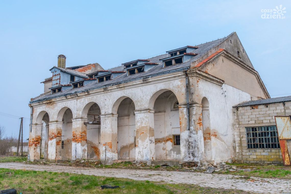 Zapomniane miejsca. Folwark Ożarowskich