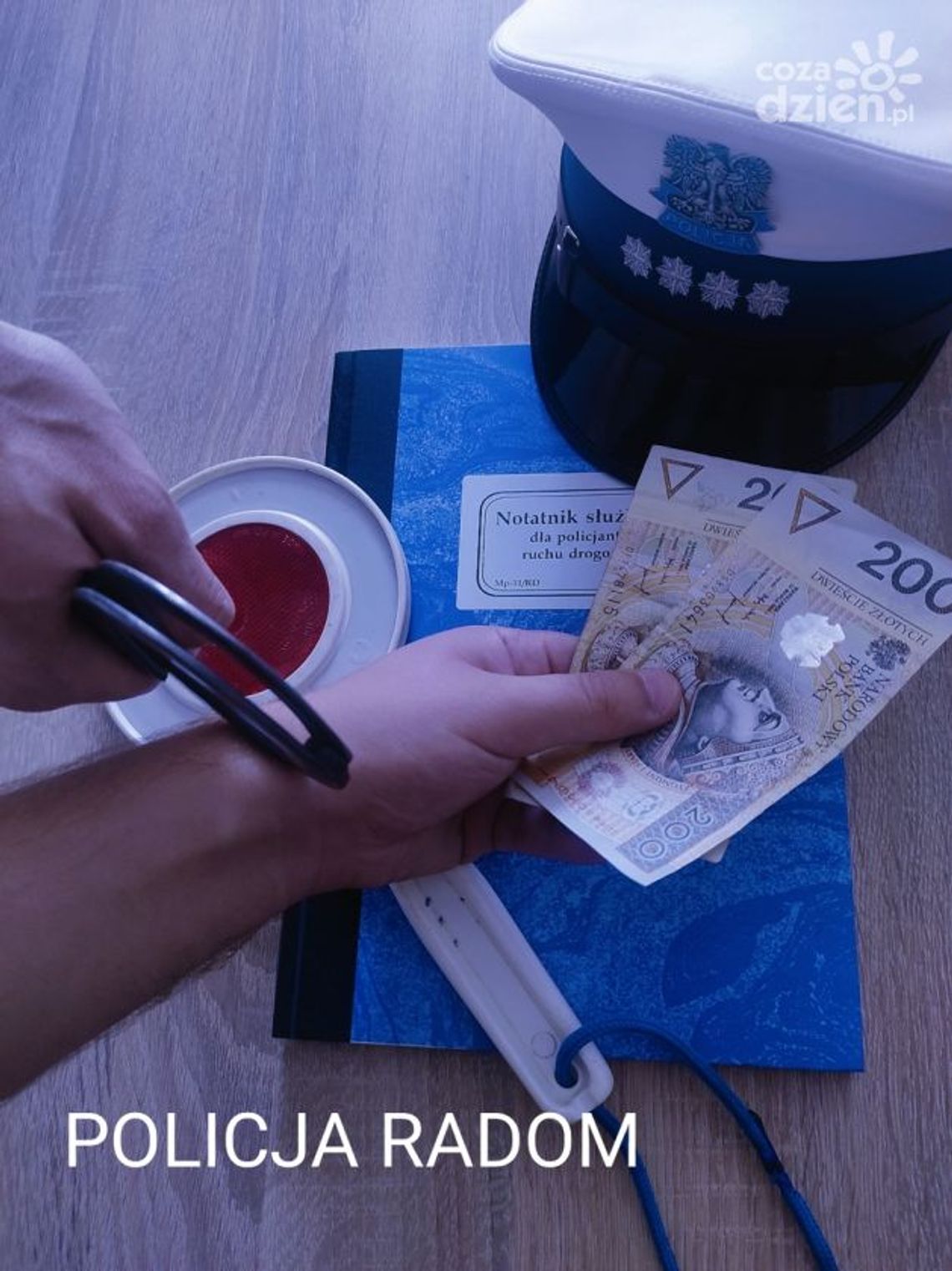 Zaproponował policjantom łapówkę. Odpowie za to przed sądem