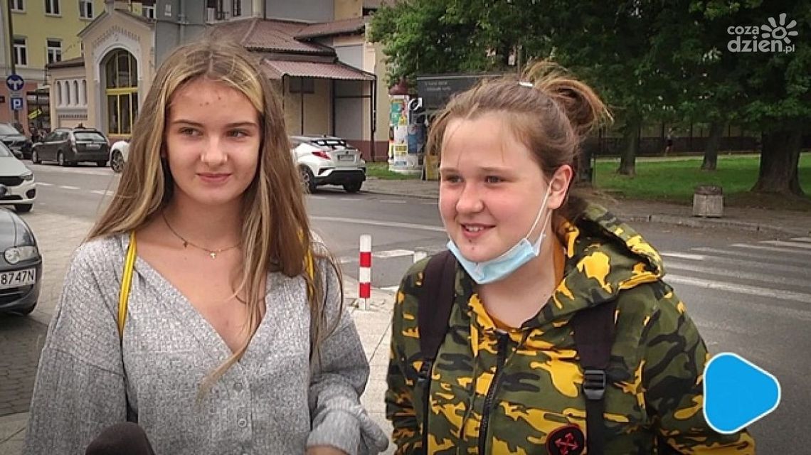 Zapytaliśmy spacerowiczów, co sądzą na temat powrotu do szkolnych ławek 