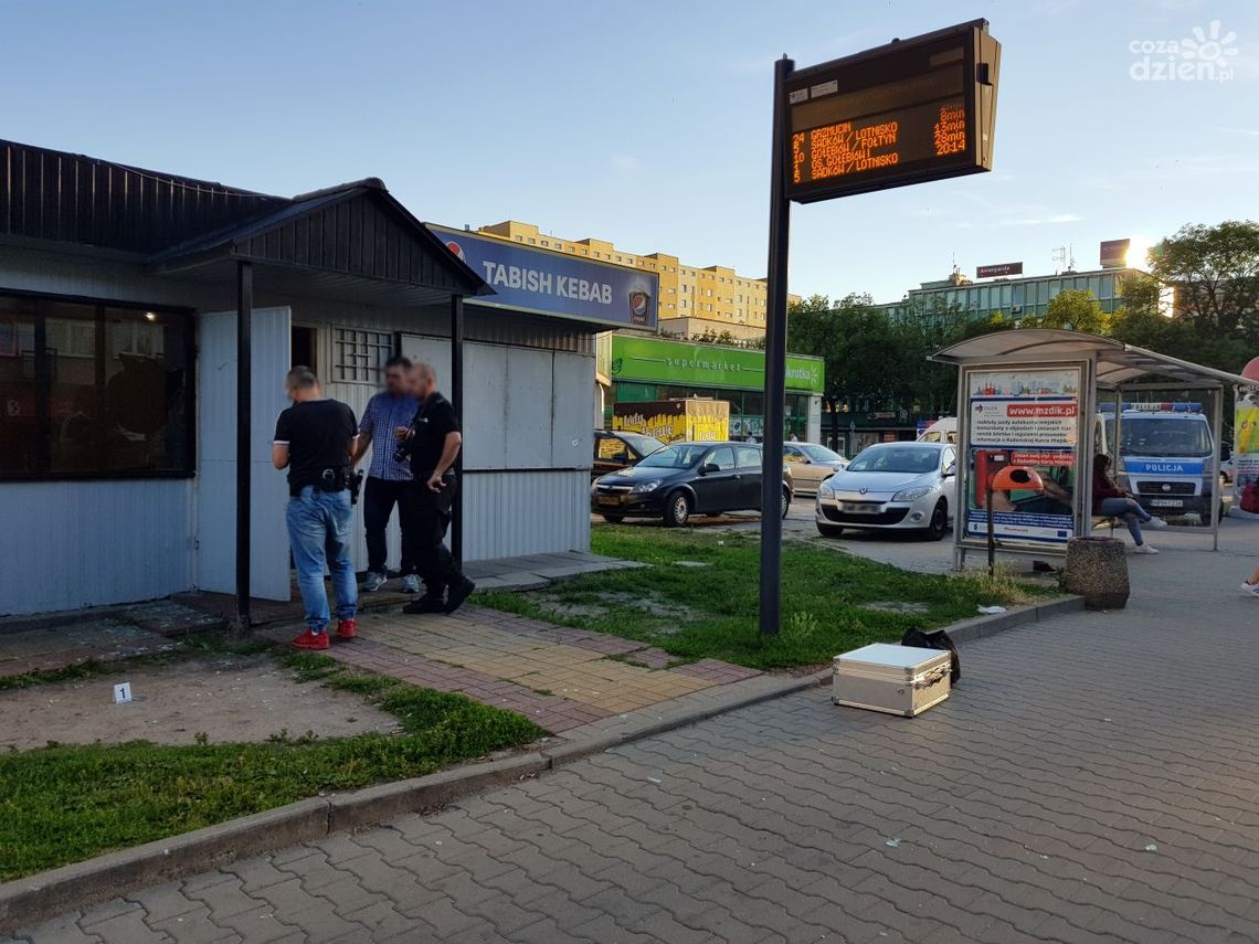 Zarzuty dla sprawców ataku na lokal z kebabem Zarzuty dla sprawców ataku na lokal z kebabem