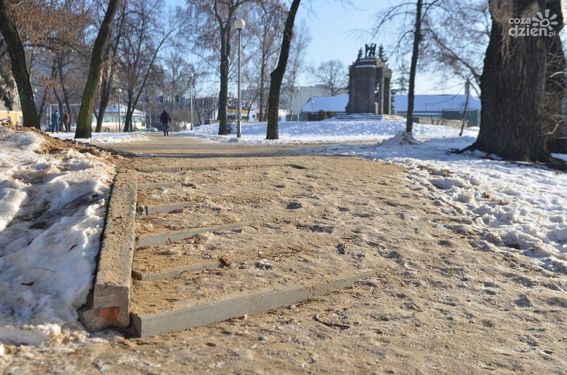 Zasypane schody przy Koszarowej Zasypane schody przy Koszarowej