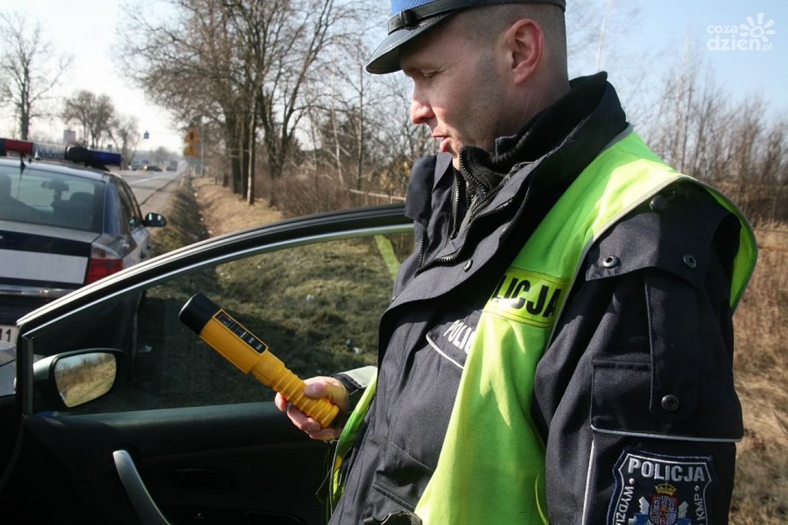 Zatrzymali pijanego kierowcę mercedesa. Był poszukiwany Zatrzymali pijanego kierowcę mercedesa. Był poszukiwany