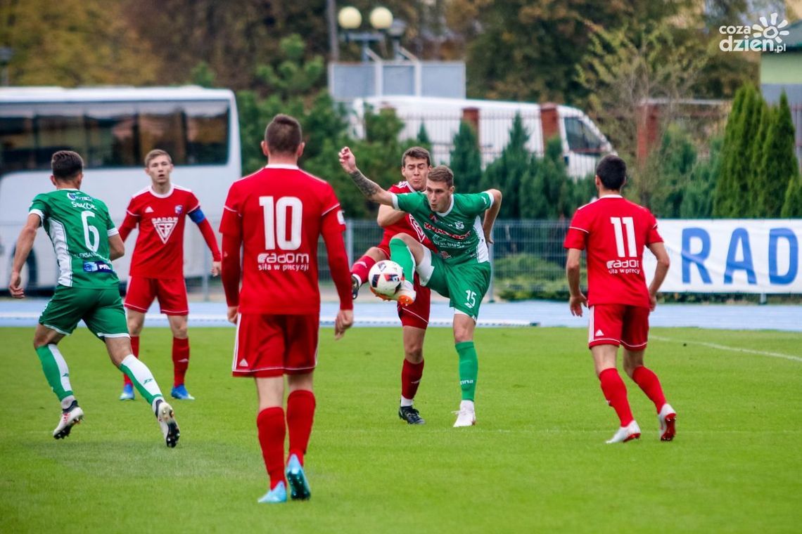 Zawodnicy Broni podzieli się punktami z Sokołem Aleksandrów Łódzki. Gole w Radomiu nie padły Zawodnicy Broni podzieli się punktami z Sokołem Aleksandrów Łódzki. Gole w Radomiu nie padły