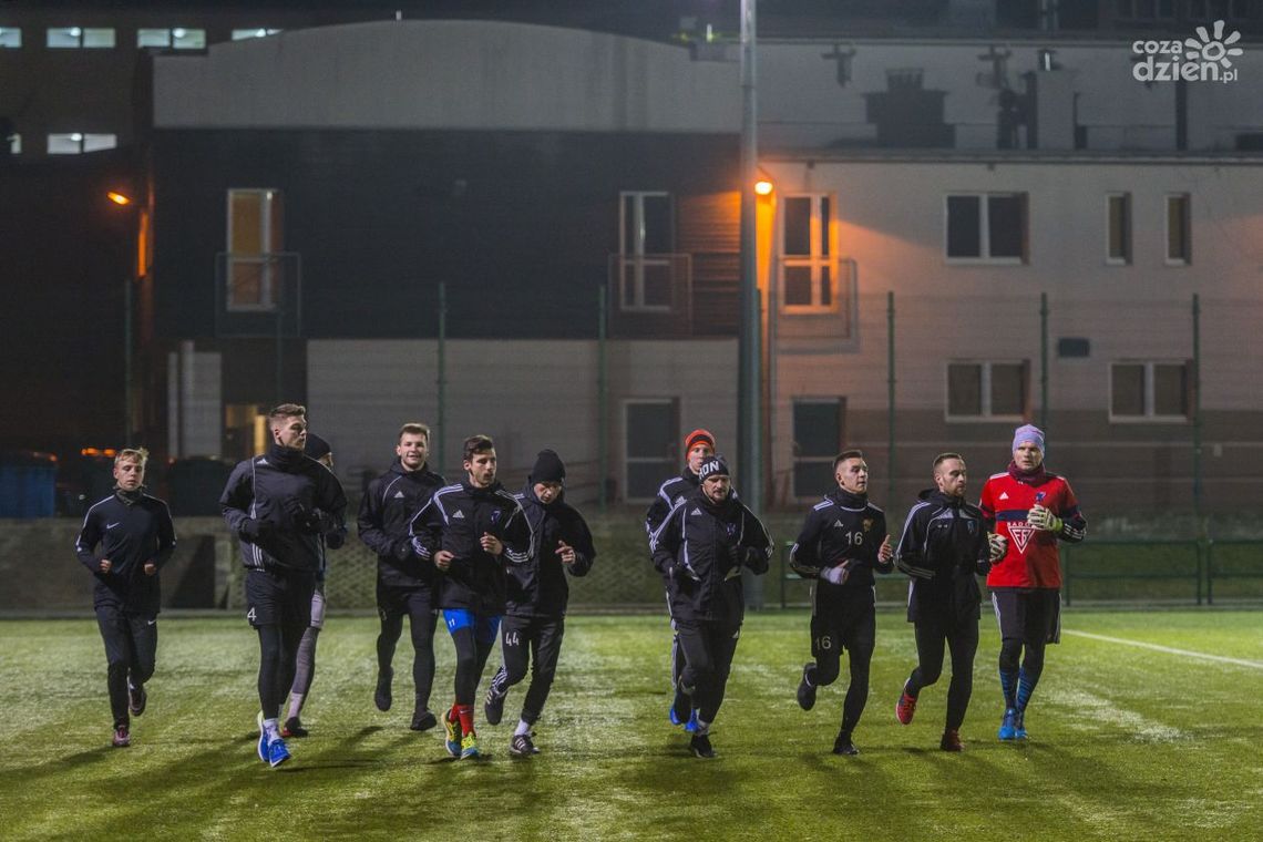 Zawodnicy III-ligowej Broni szykują się do premierowego sparingu Zawodnicy III-ligowej Broni szykują się do premierowego sparingu