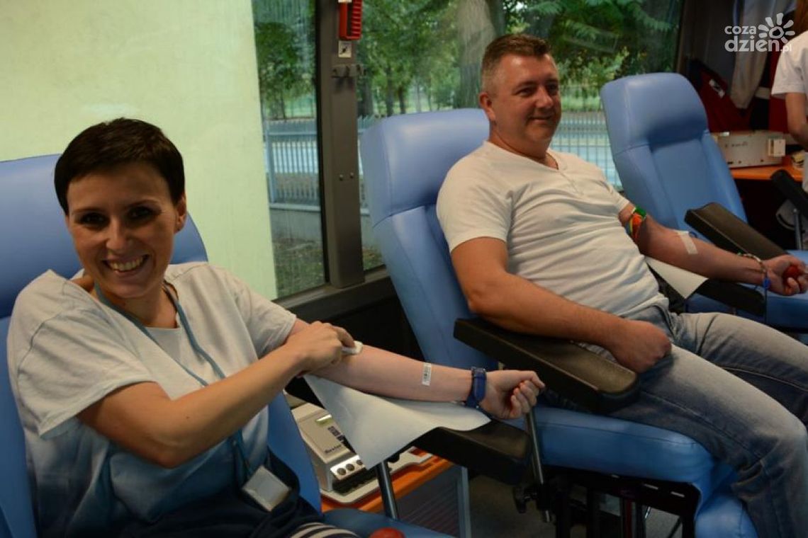 Zbiórka krwi przy szpitalu