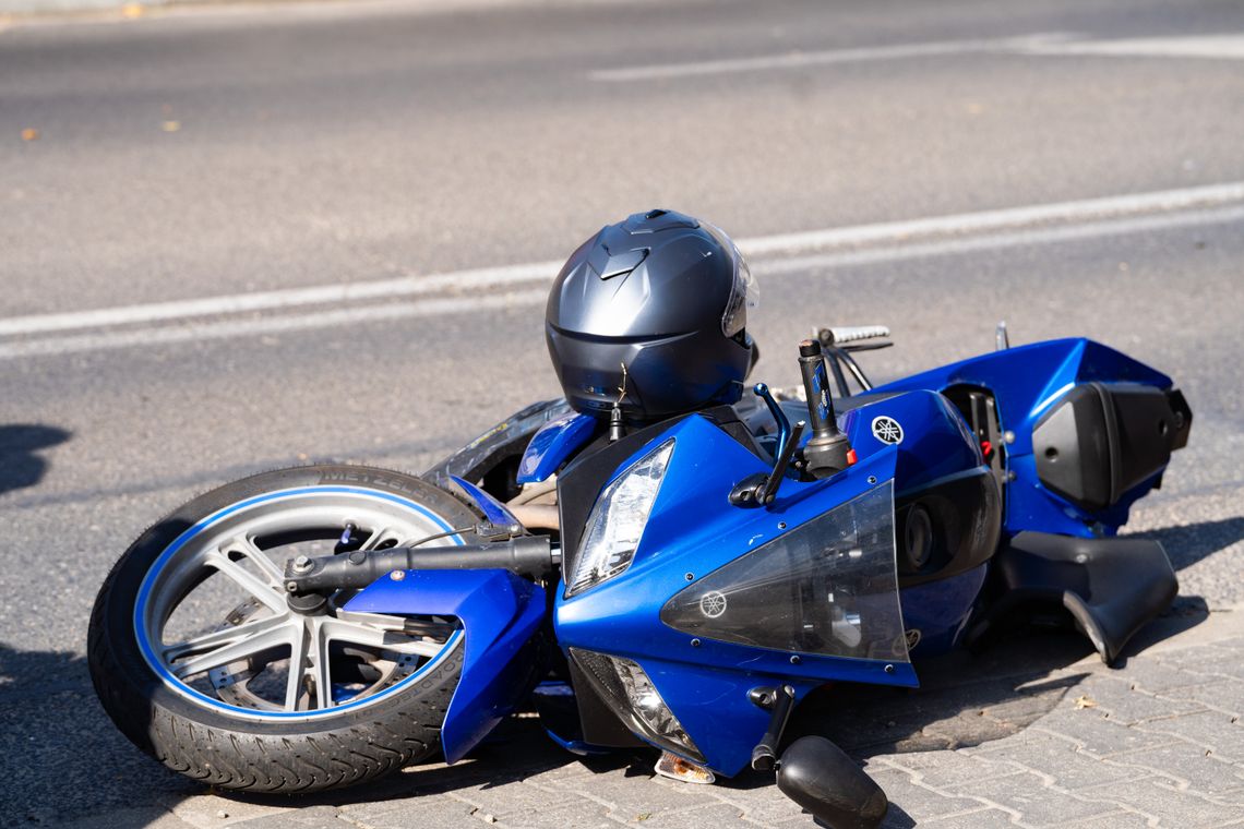 Zdarzenie drogowe na ulicy Struga. 17-letni motocyklista trafił do szpitala Zdarzenie drogowe na ulicy Struga. 17-letni motocyklista trafił do szpitala