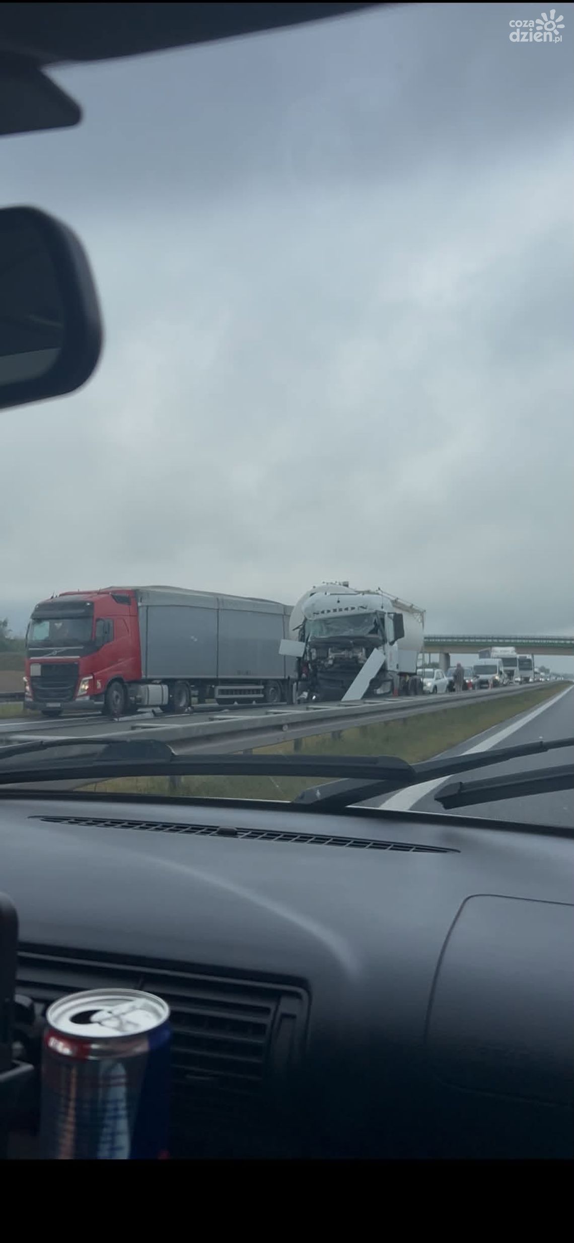 Zderzenie ciężarówek na S7. Są utrudnienia