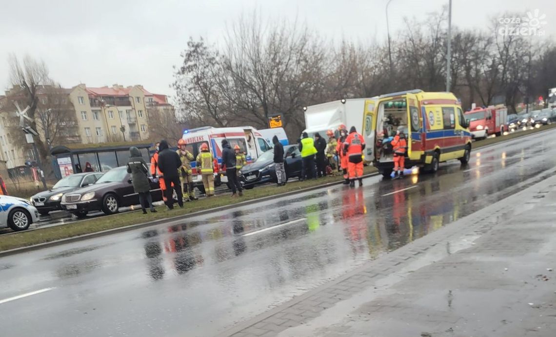 Zderzenie czterech aut na Limanowskiego. Są utrudnienia