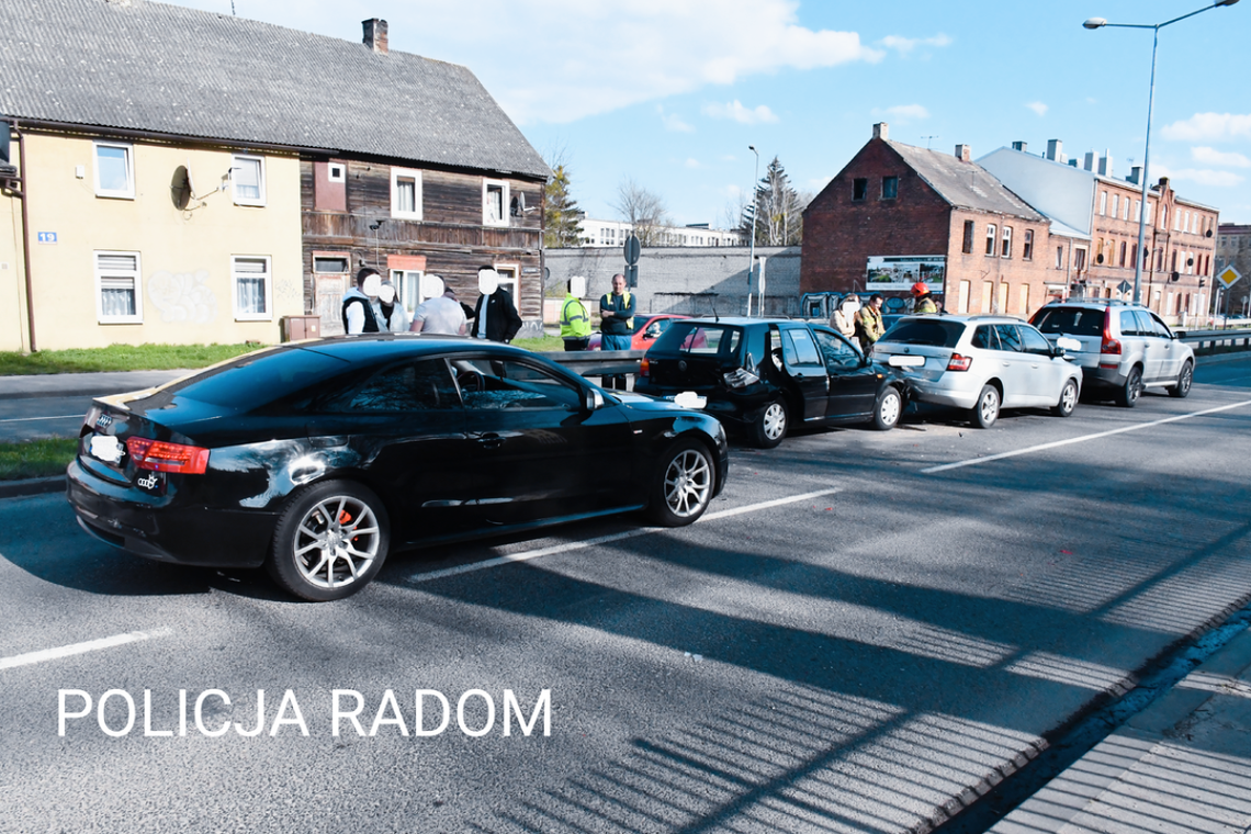 Zderzenie czterech aut na ul. Mariackiej. Jeden z kierowców był pijany