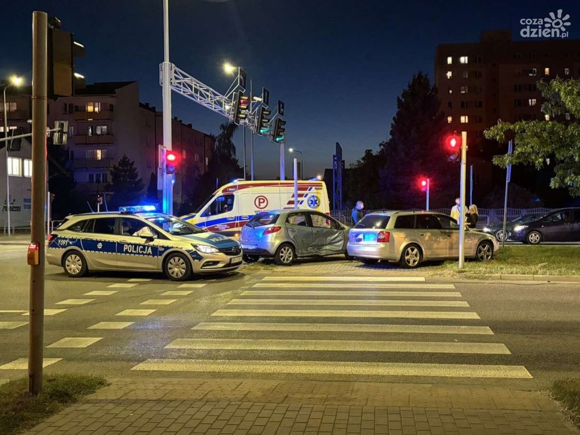 Zderzenie dwóch aut na os. Michałów