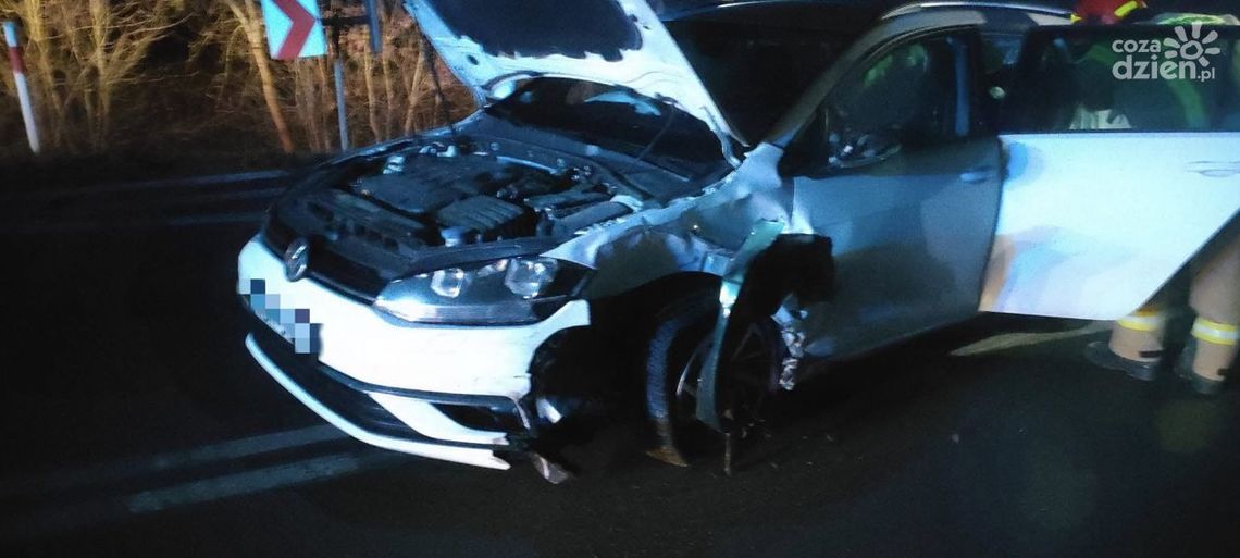 Zderzenie dwóch aut w Falęcicach Zderzenie dwóch aut w Falęcicach