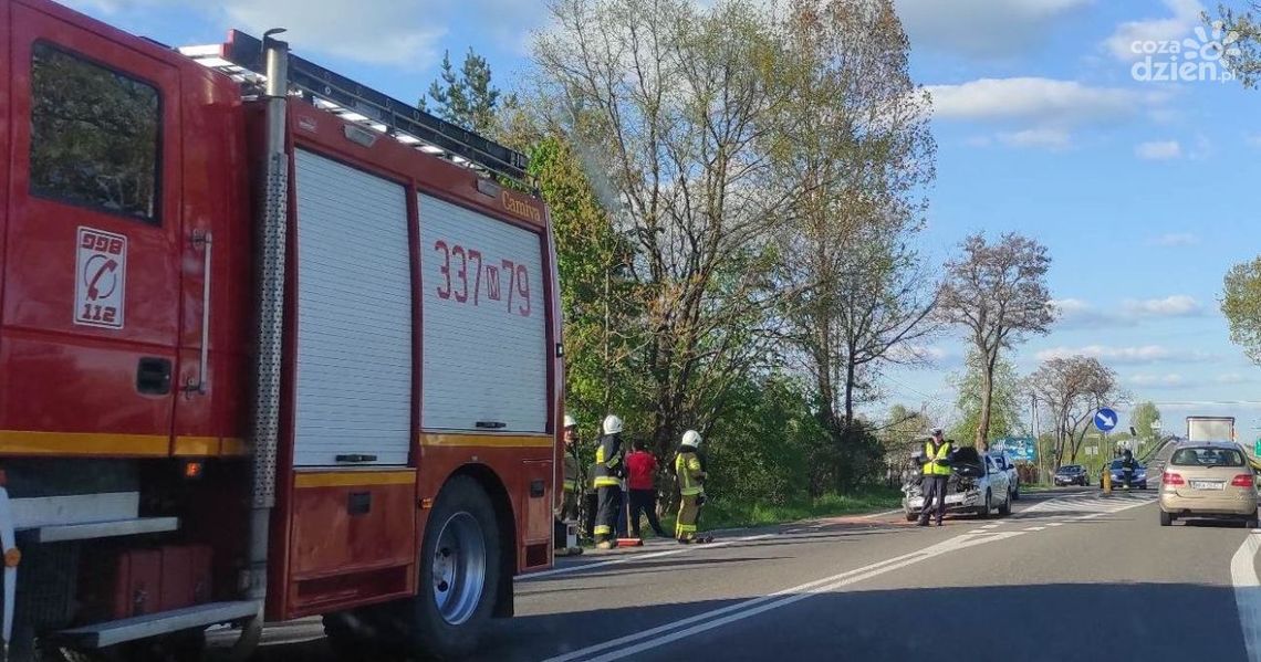 Zderzenie dwóch aut w Młodocinie Mniejszym
