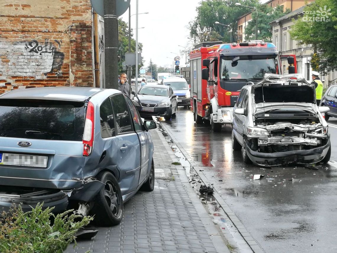 Zderzenie osobówek na ul. Limanowskiego