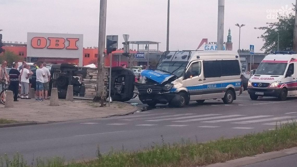 Zderzenie radiowozu z samochodem osobowym