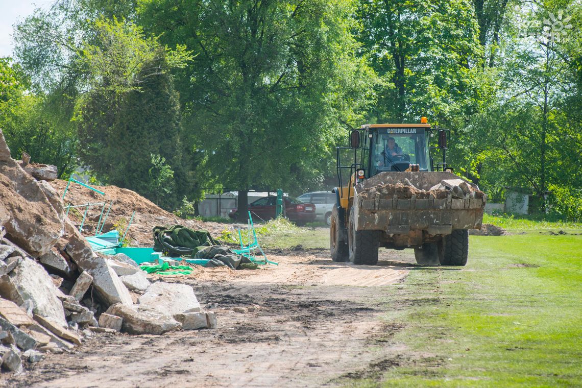 Ze Słoikiem po Radomiu. Baraki dla bogaczy, czyli rzecz o radomskich kortach Ze Słoikiem po Radomiu. Baraki dla bogaczy, czyli rzecz o radomskich kortach