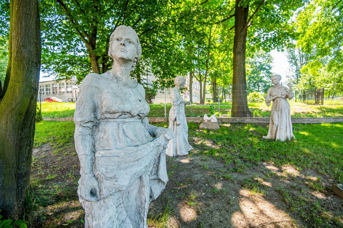 Ze szkolnej kroniki: "Plastyk" Ze szkolnej kroniki: "Plastyk"