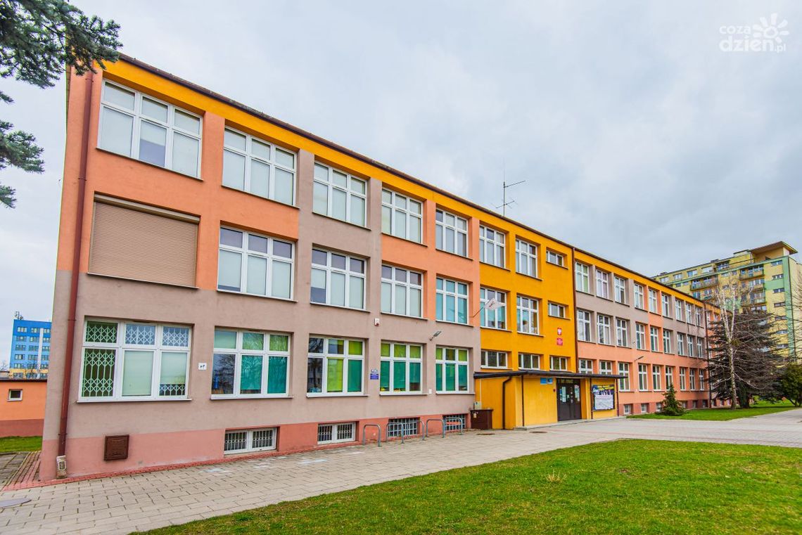 Ze szkolnej kroniki: Publiczna Szkoła Podstawowa nr 5 im. Marii Dąbrowskiej