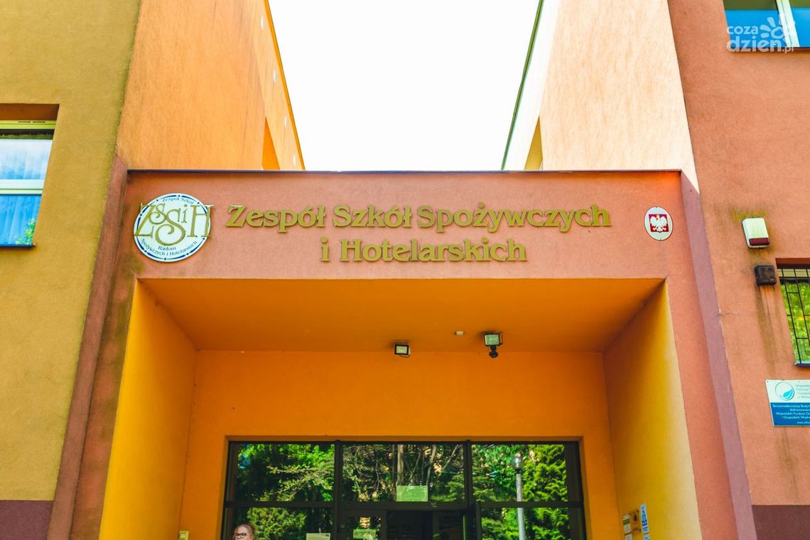 Ze szkolnej kroniki: Zespół Szkół Spożywczych i Hotelarskich Ze szkolnej kroniki: Zespół Szkół Spożywczych i Hotelarskich