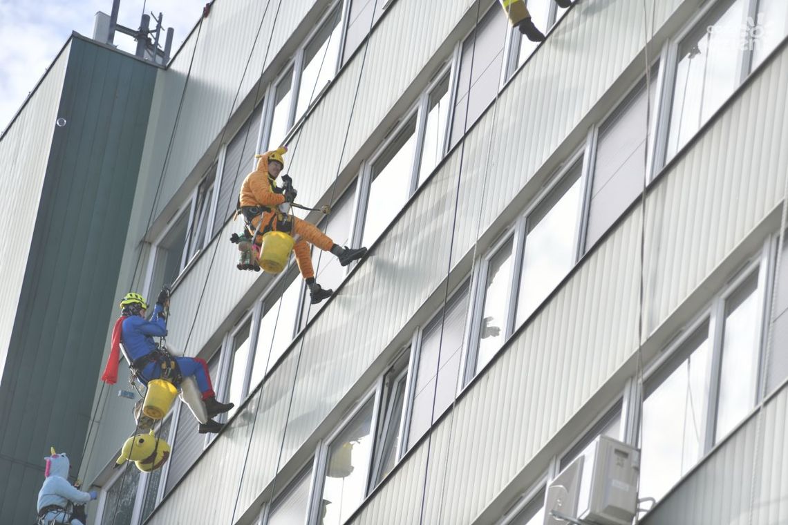 Zeskoczyli z dachu Mazowieckiego Szpitala Specjalistycznego