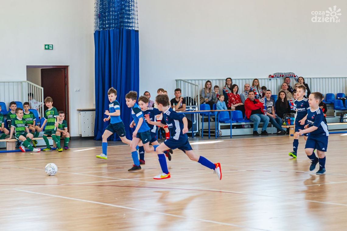 Zespół Drogowca Jedlińsk triumfował w halowym turnieju piłkarskim Broń Cup 2022