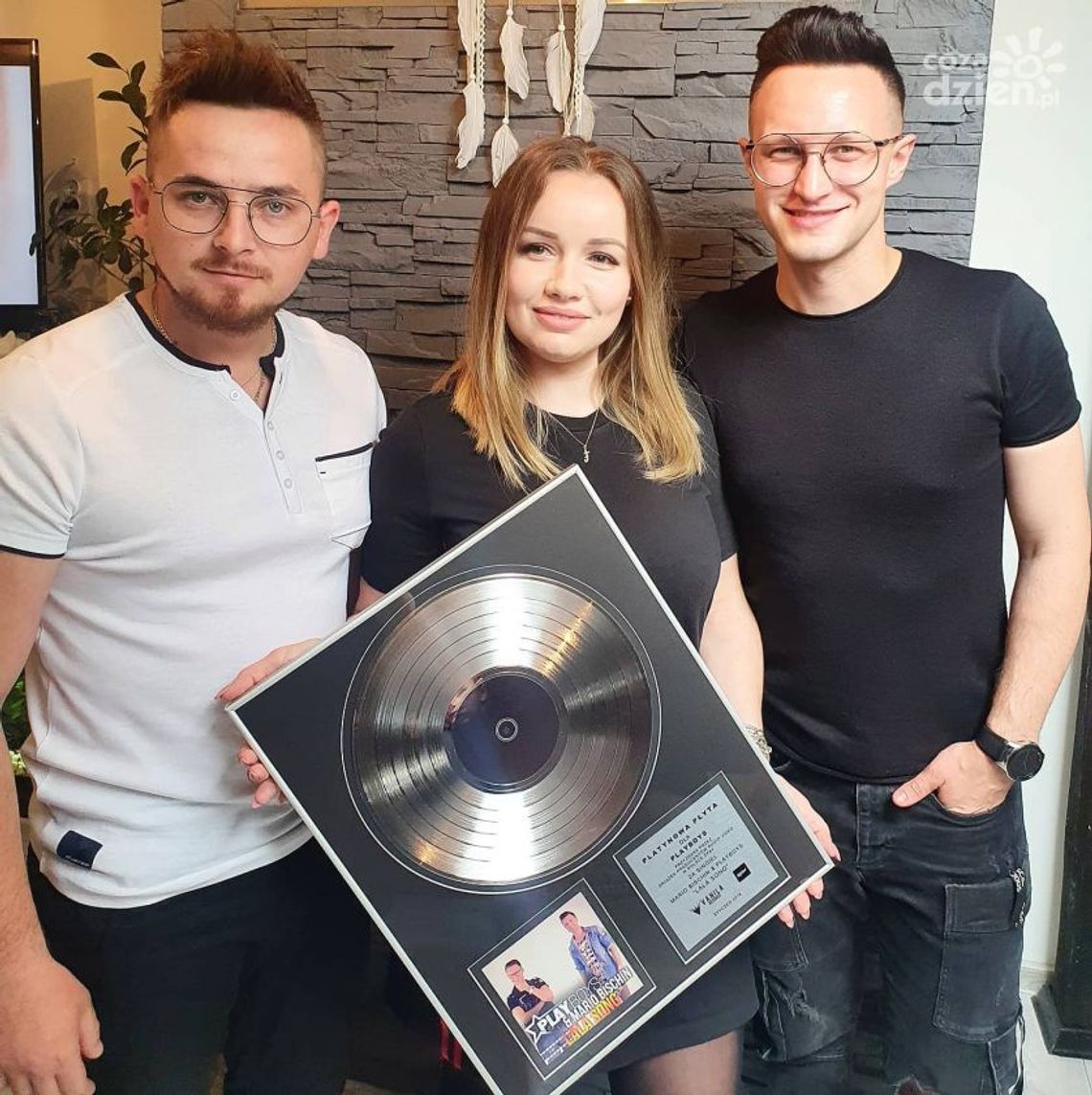 Zespół Playboys przekazał Platynową Płytę dla zwycięzców licytacji Zespół Playboys przekazał Platynową Płytę dla zwycięzców licytacji