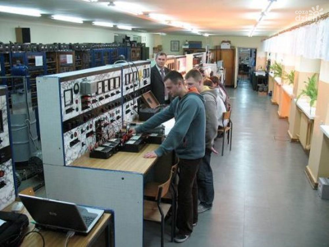 Zespół Szkół Technicznych Zespół Szkół Technicznych